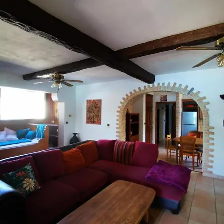 Rez De Chaussee De Maison 2 Chambres, Piscine Privee Holiday home