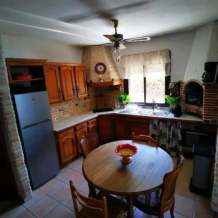 Rez De Chaussee De Maison 2 Chambres, Piscine Privee Holiday home