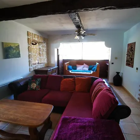 Rez De Chaussee De Maison 2 Chambres, Piscine Privee Holiday home