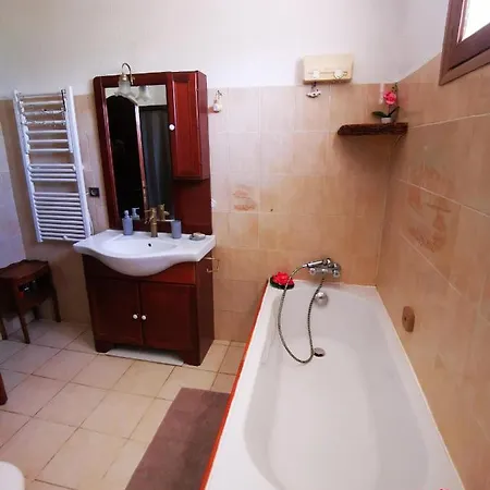 Holiday home Rez De Chaussee De Maison 2 Chambres, Piscine Privee