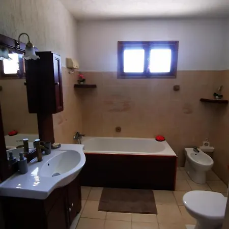 Holiday home Rez De Chaussee De Maison 2 Chambres, Piscine Privee Bains de Caldaniccia