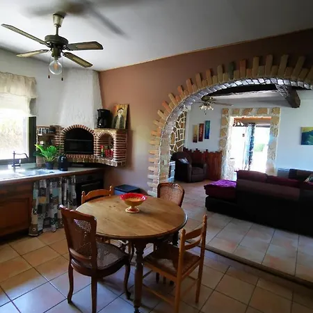 Holiday home Rez De Chaussee De Maison 2 Chambres, Piscine Privee *