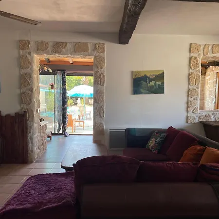 Rez De Chaussee De Maison 2 Chambres, Piscine Privee *