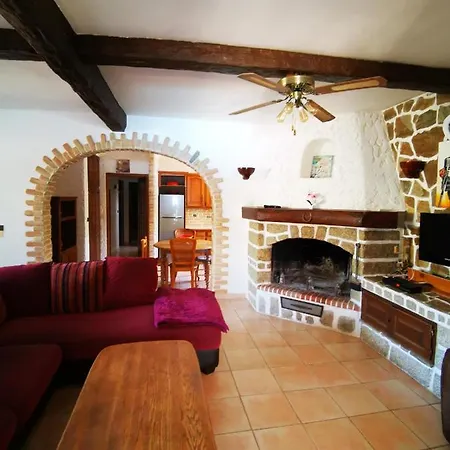 Rez De Chaussee De Maison 2 Chambres, Piscine Privee 別荘 *