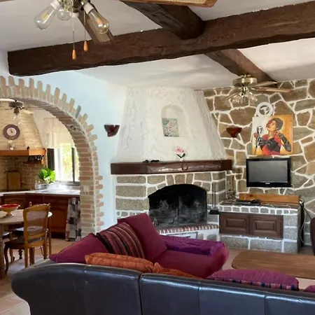 別荘 Rez De Chaussee De Maison 2 Chambres, Piscine Privee Bains de Caldaniccia